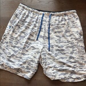 Kenneth Cole Men's Light Gray Camo Athletic Shorts with Blue Drawstring